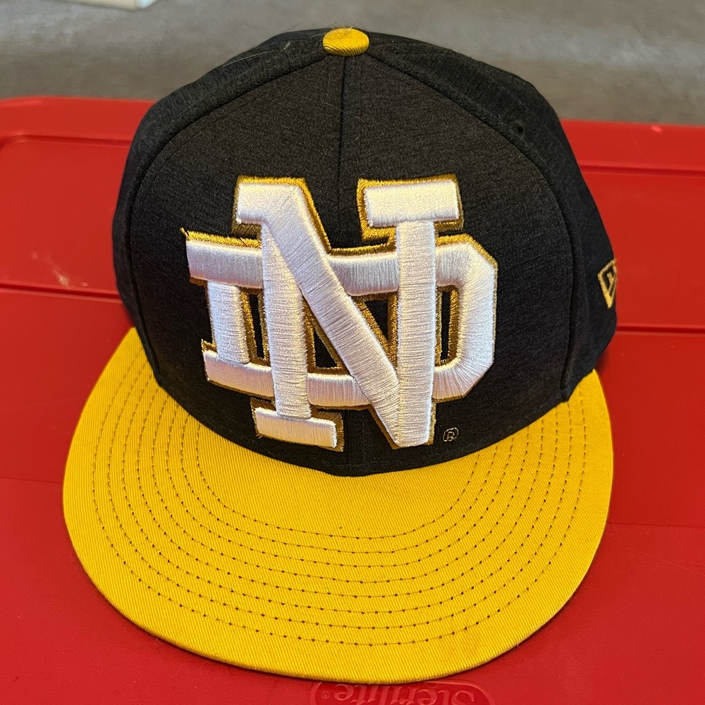 New Era 59 Fifty Notre Dame Fitted Hat Size 7 NWOT